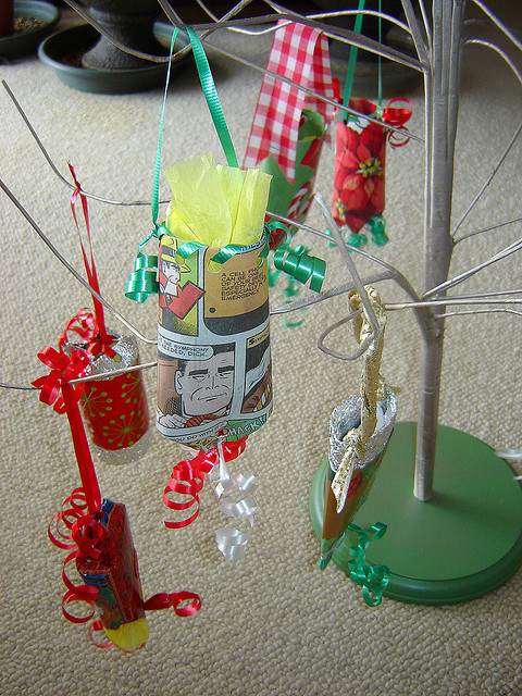 Gift Holder Ornaments made from toilet paper tubes