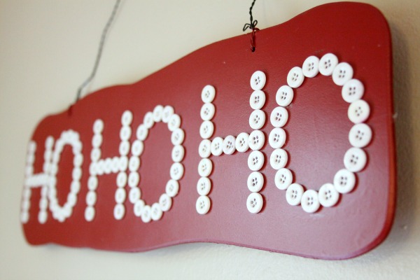 Holiday Crafts: Make a Christmas Sign with Vintage Buttons!