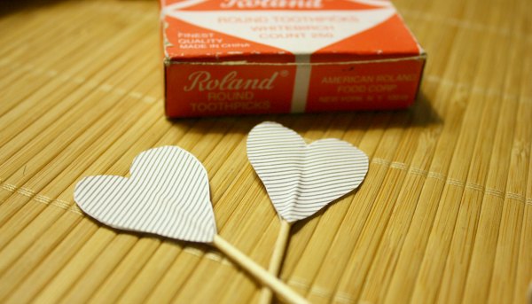 Valentine's Day Crafts: Sweet Heart Shaped Dessert Toppers