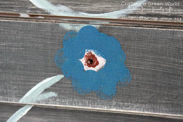 Outdoor Decor: Upcycle an Old Shutter into Art!