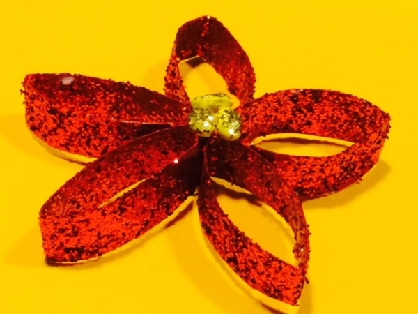 Holiday Craft: Poinsettia ornament from a toilet paper tube
