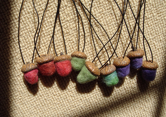Felted Acorns for a Handmade Holiday [VIDEO]