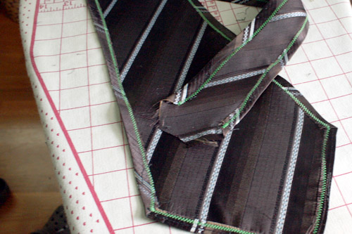 necktie cowl stitching