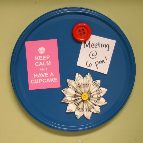 Recycle a Popcorn Tin Lid: Magnetic Memo Board