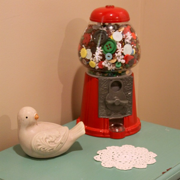 Craft Booth Ideas: Bubble Gum Machine Button Display