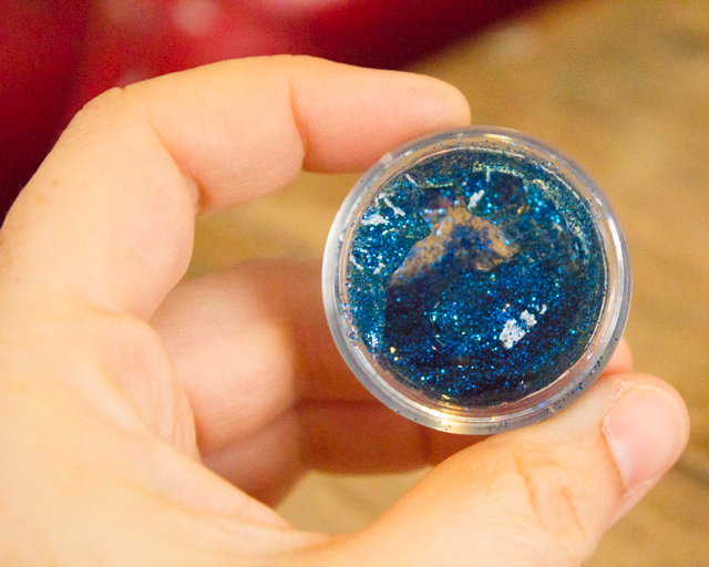 How-to: DIY Body Glitter from Healthy Ingredients • Crafting a
