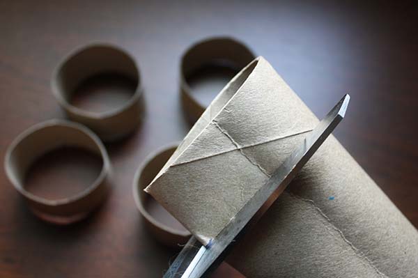 DIY Napkin Rings from a Paper Towel Tube