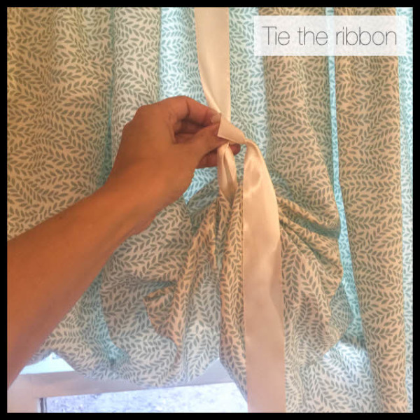 Make DIY balloon curtains from a fitted sheet