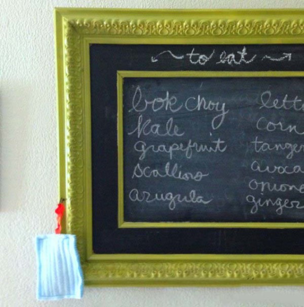 I love the look of a framed chalkboard, but those suckers are expensive! Here’s how to make a DIY framed chalkboard for under $25!