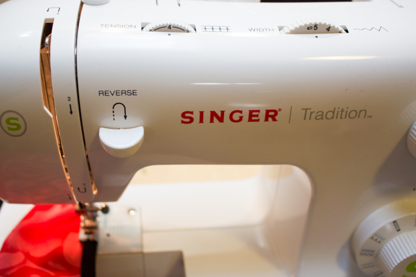 How to thread a singer sewing machine and bobbin (tradition 2282) 