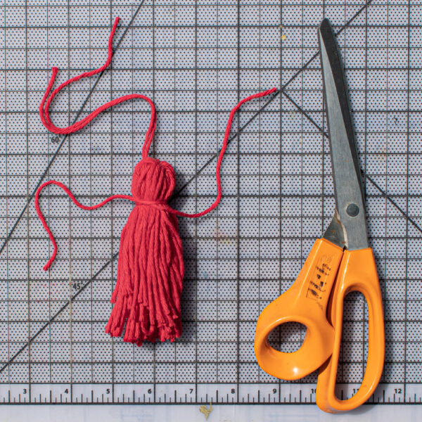 How to make a yarn tassel step by step (+ video demo) - Craft Fix