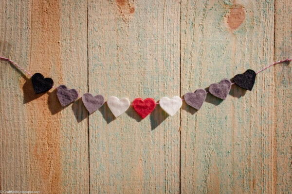 No Sew Mini Felt Heart Garland, Eco-Friendly Valentine's Day Crafts