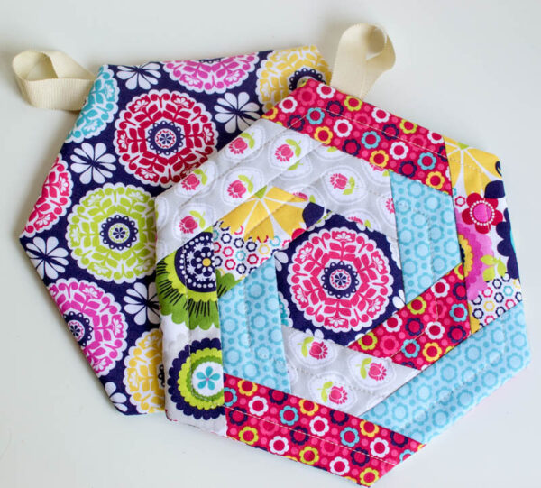 Log Cabin Hexi Potholders via Crafts of the Mommy